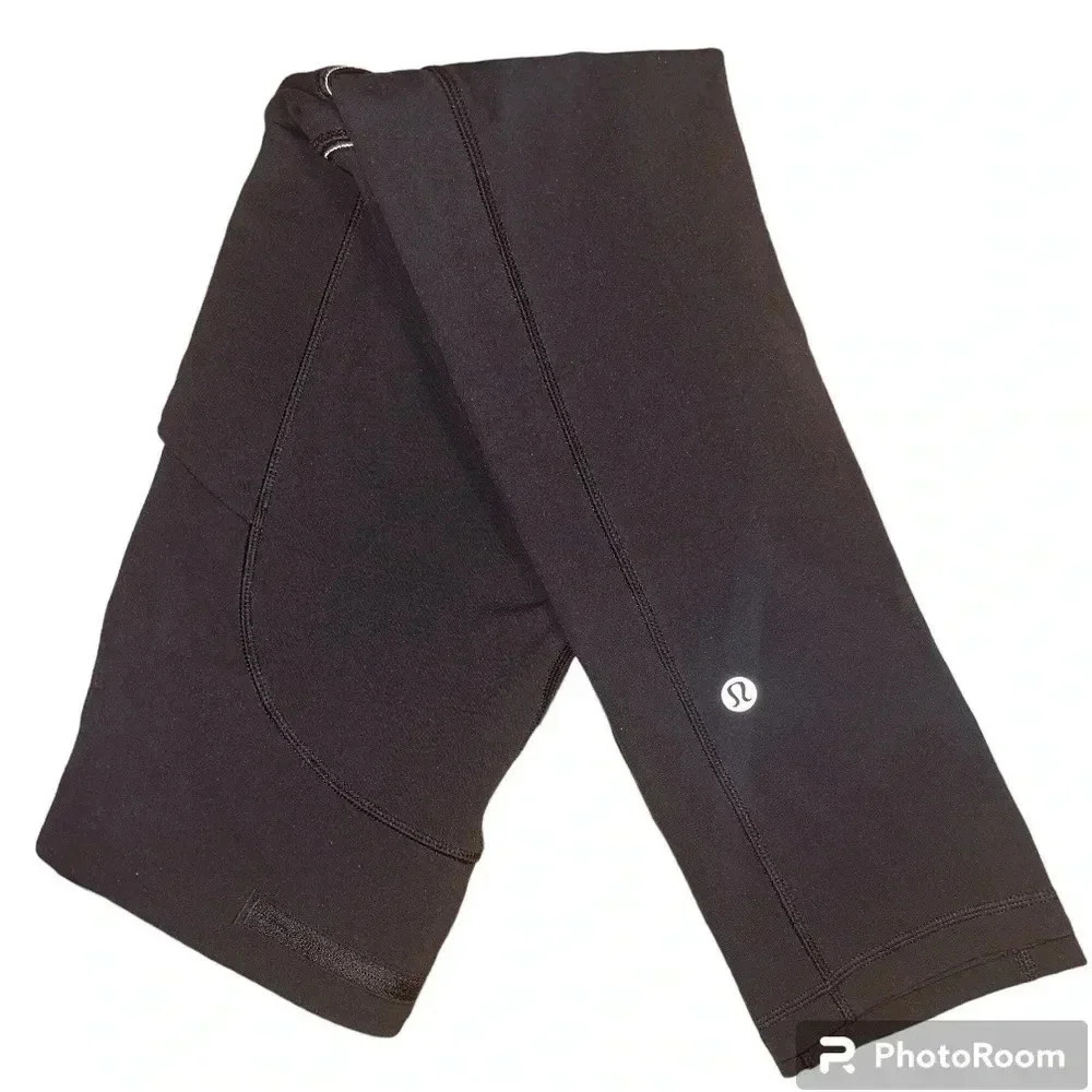 246 Lululemon black cropped leggings, size 4 - Picture 3 of 5